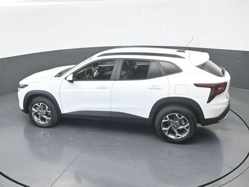 Used 2025 Chevrolet Trax LT w/ LT Convenience Package image 49