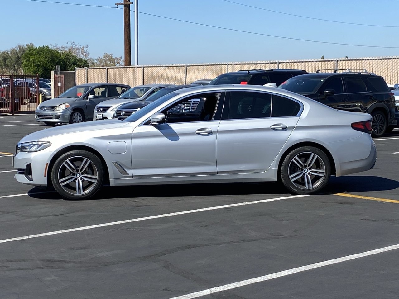 Used 2021 BMW 530e w/ Premium Package RWD image 3
