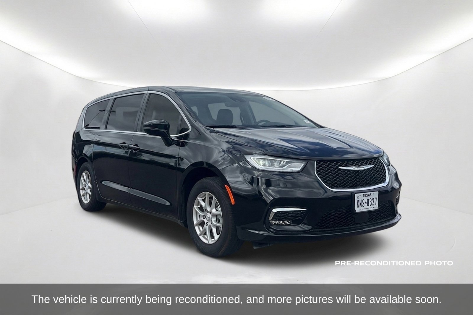 Used 2026 Chrysler Pacifica Select FWD image 3
