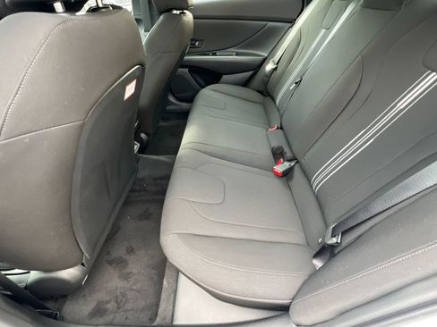 Certified 2025 Hyundai Elantra Sport image 21