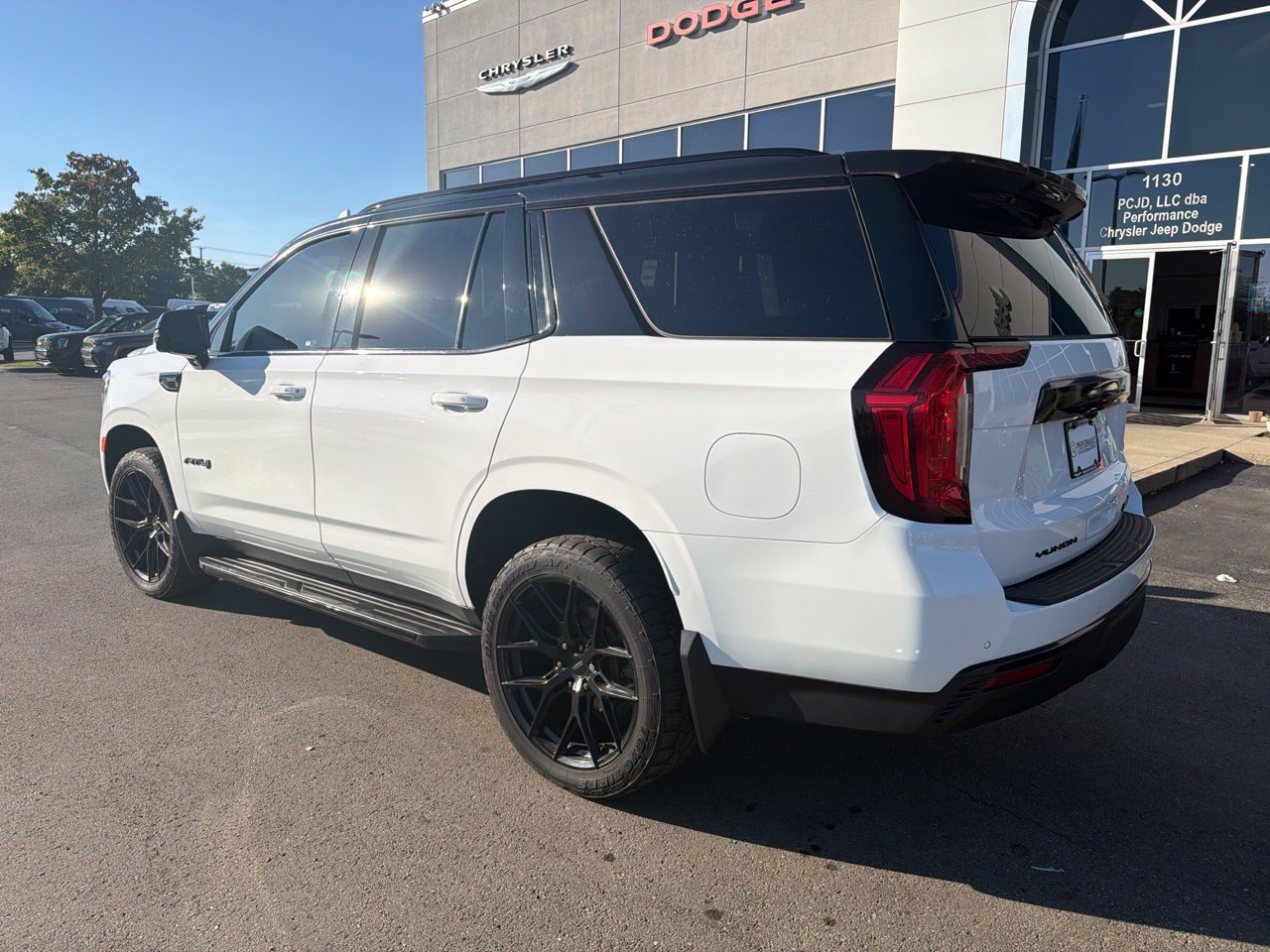 Used 2023 GMC Yukon AT4 w/ Technology Package AWD/4WD image 6