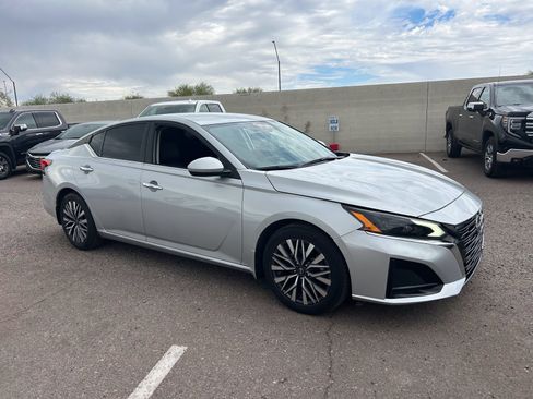 Used 2023 Nissan Altima 2.5 SV FWD image 6