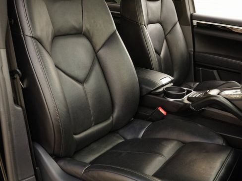 Used 2017 Porsche Cayenne S image 10