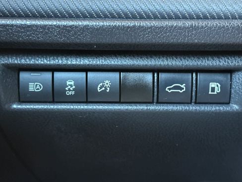 Used 2025 Toyota Camry SE FWD image 30