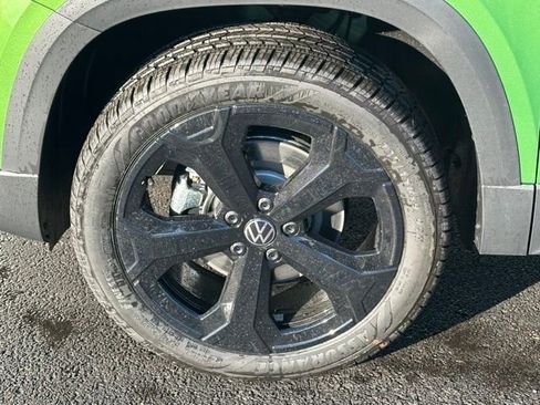 New 2026 Volkswagen Taos SEL image 10