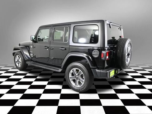 Used 2022 Jeep Wrangler Unlimited Sahara w/ Dual Top Group AWD/4WD image 5