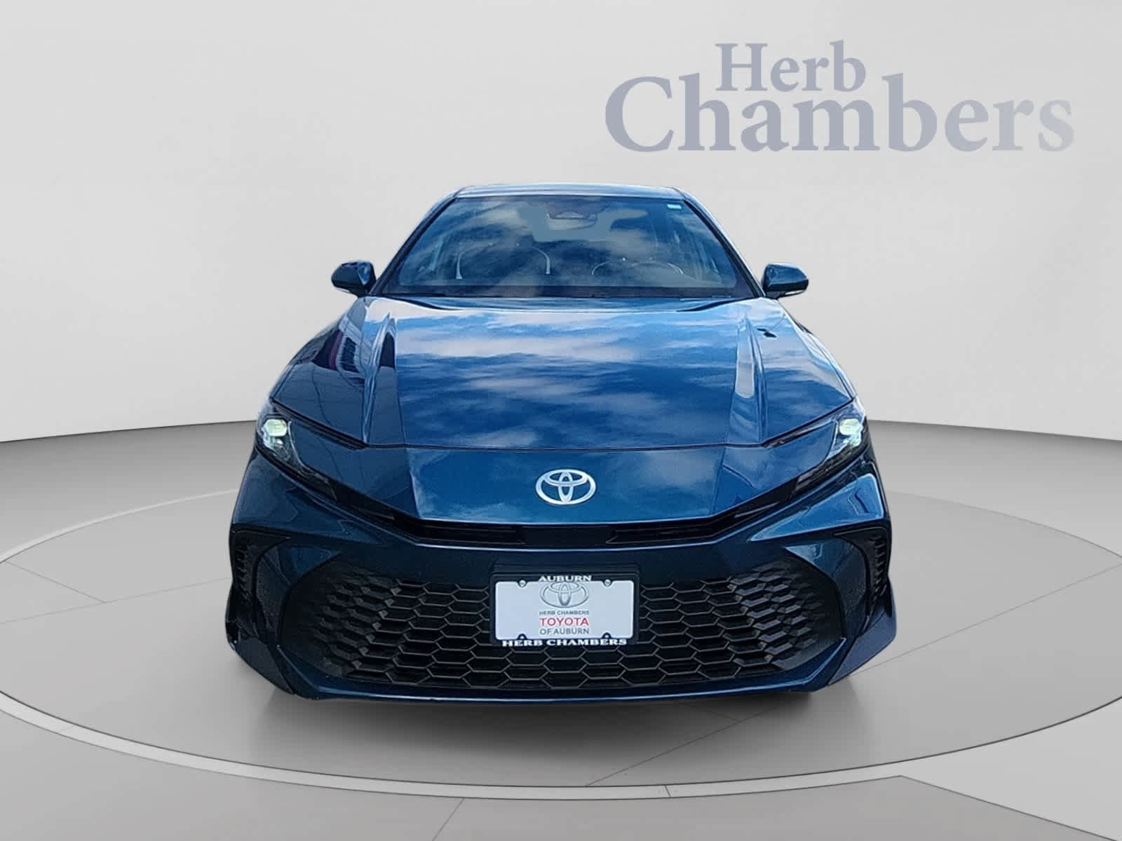 Used 2025 Toyota Camry SE w/ Convenience Package AWD/4WD image 2