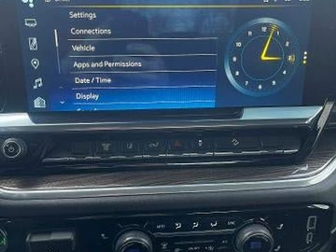 Used 2024 Chevrolet Silverado 2500 LT image 4