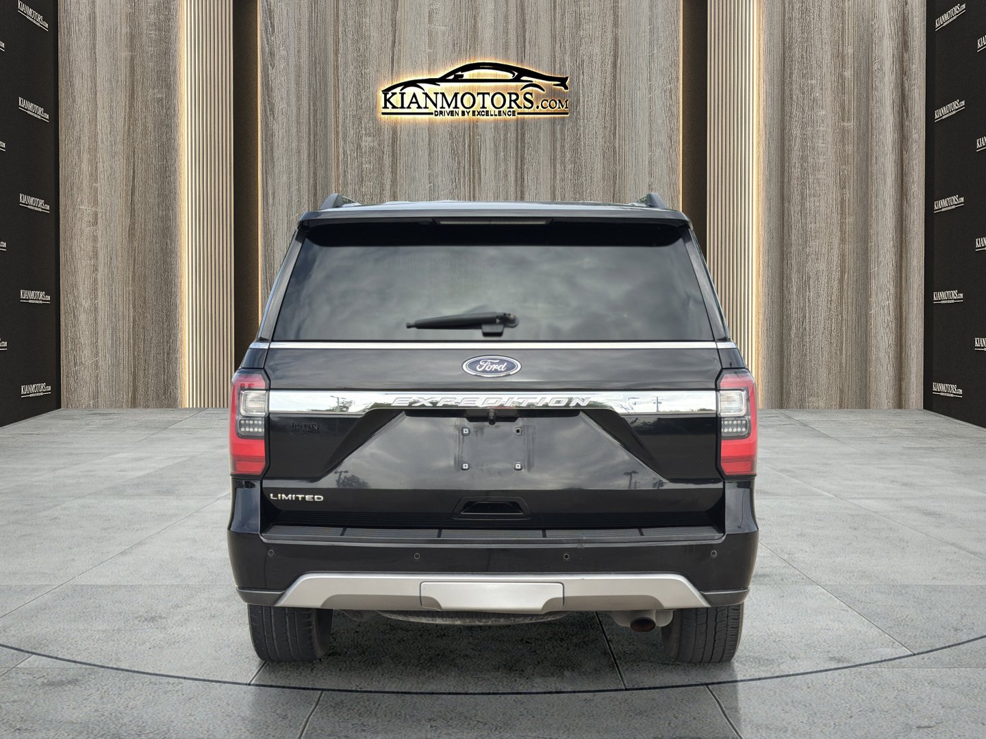 Used 2018 Ford Expedition Limited w/ Equipment Group 301A RWD image 6