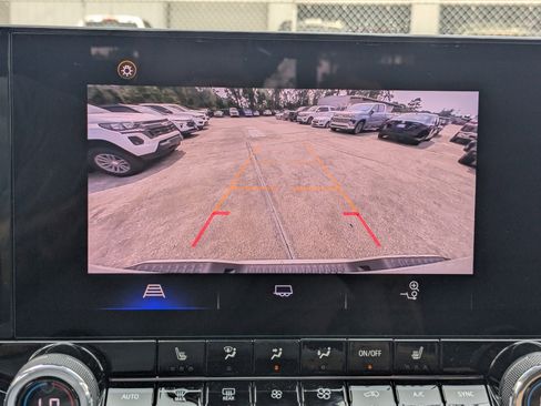 New 2024 Chevrolet Colorado LT w/ LT Convenience Package II image 8