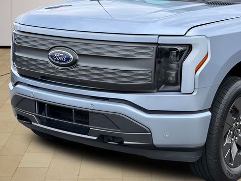 Used 2022 Ford F150 Lightning Lariat AWD/4WD image 39