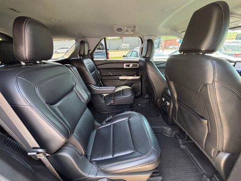 Used 2021 Ford Explorer XLT w/ Equipment Group 202A AWD/4WD image 20