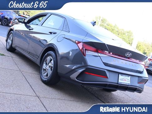 Certified 2024 Hyundai Elantra SE FWD image 4