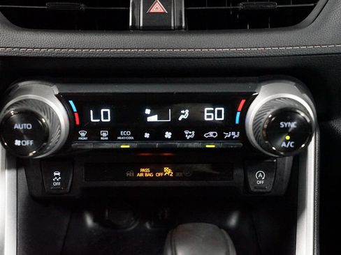 Used 2025 Toyota RAV4 XLE FWD image 20