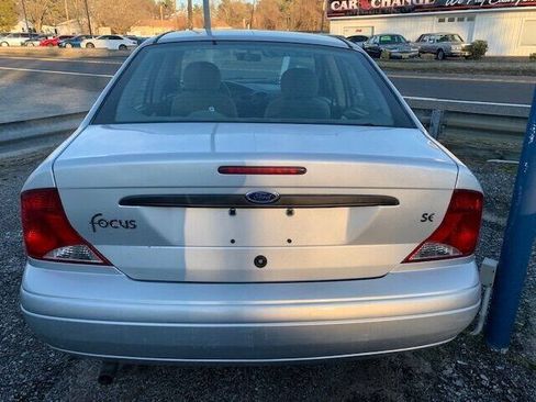 Used 2003 Ford Focus SE FWD image 12