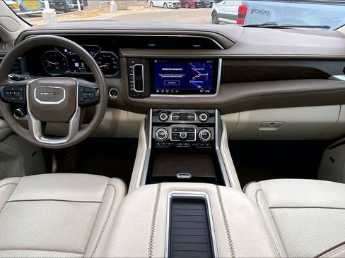 Used 2021 GMC Yukon XL Denali w/ Denali Premium Package image 15