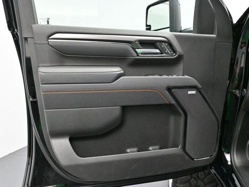 Used 2025 GMC Sierra 2500 AT4 w/ AT4 Premium Plus Package AWD/4WD image 10