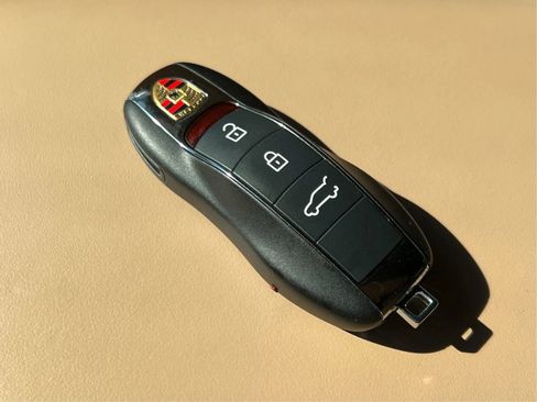 Used 2021 Porsche Macan AWD/4WD image 45