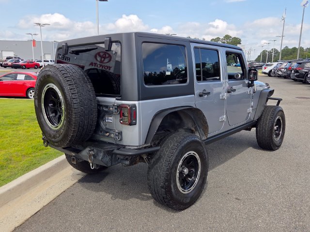 Used 2015 Jeep Wrangler Unlimited Rubicon w/ Connectivity Group AWD/4WD image 13