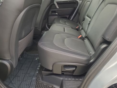 Used 2024 Land Rover Defender 110 X-Dynamic SE image 21