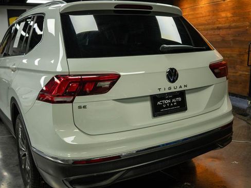 Used 2022 Volkswagen Tiguan SE w/ Panoramic Sunroof Package image 6