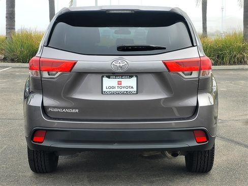 Used 2019 Toyota Highlander LE image 5