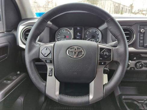 Used 2017 Toyota Tacoma SR5 image 18