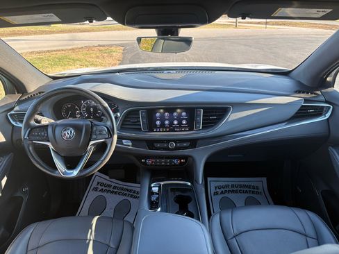 Used 2024 Buick Enclave Premium image 28