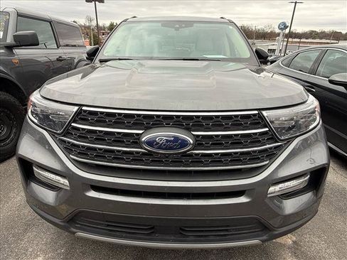 Used 2023 Ford Explorer XLT w/ Equipment Group 202A image 3