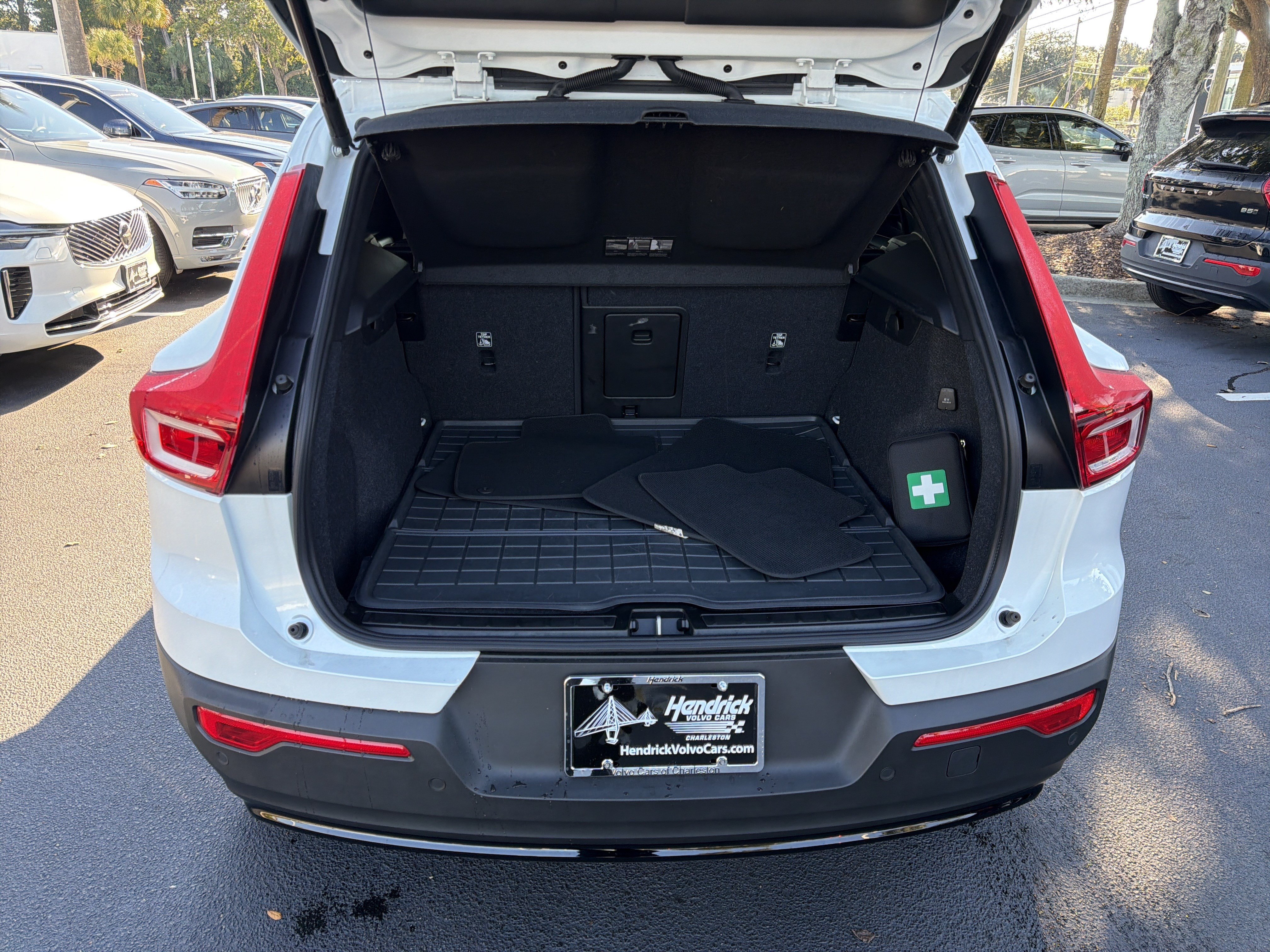 Used 2024 Volvo XC40 B5 Plus w/ Protection Package Premier AWD/4WD image 34