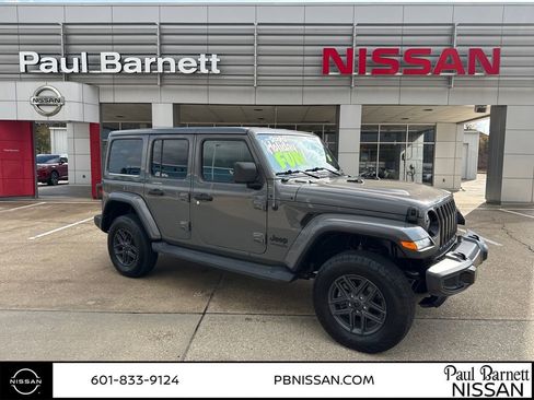 Used 2020 Jeep Wrangler Unlimited Sahara image 6