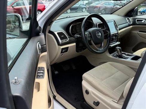 Used 2022 Jeep Grand Cherokee Laredo E RWD image 10