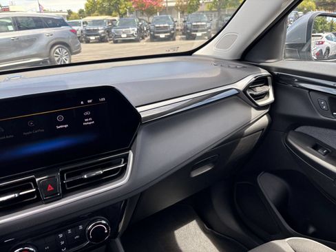 Used 2025 Chevrolet TrailBlazer LT FWD image 29