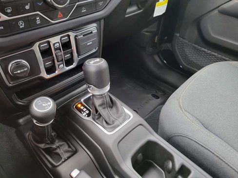 Used 2024 Jeep Wrangler Unlimited Sahara AWD/4WD image 10