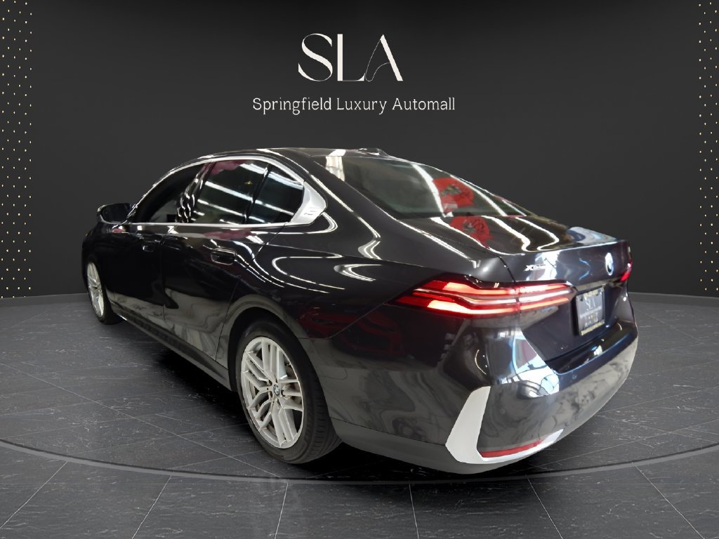 Used 2025 BMW 530i xDrive w/ Premium Package AWD/4WD image 5