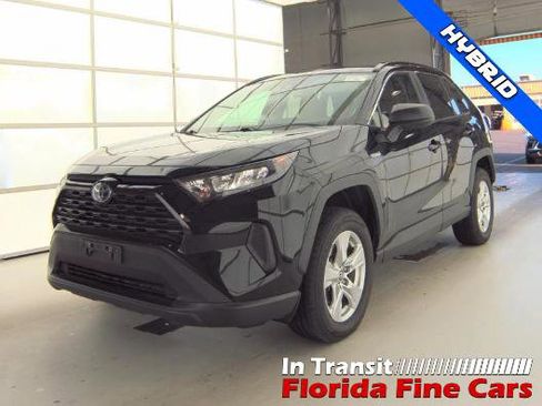 Used 2021 Toyota RAV4 LE AWD/4WD image 2
