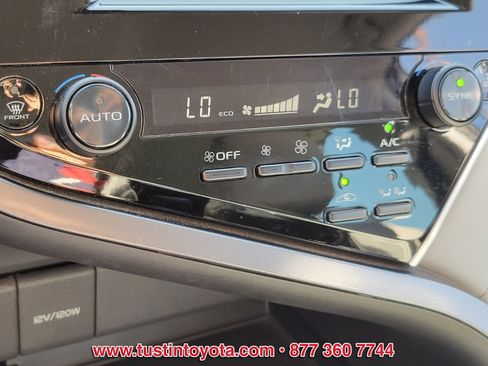 Certified 2018 Toyota Camry SE image 21