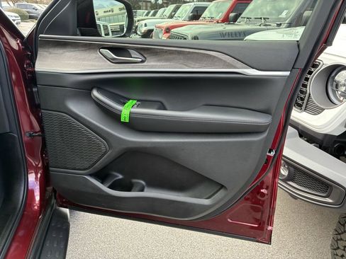 New 2025 Jeep Grand Cherokee Limited AWD/4WD image 35