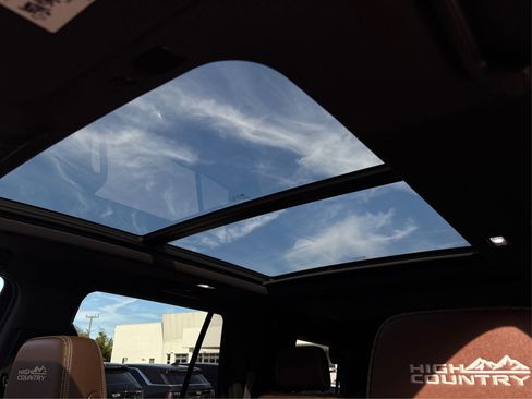 Used 2022 Chevrolet Tahoe High Country image 32