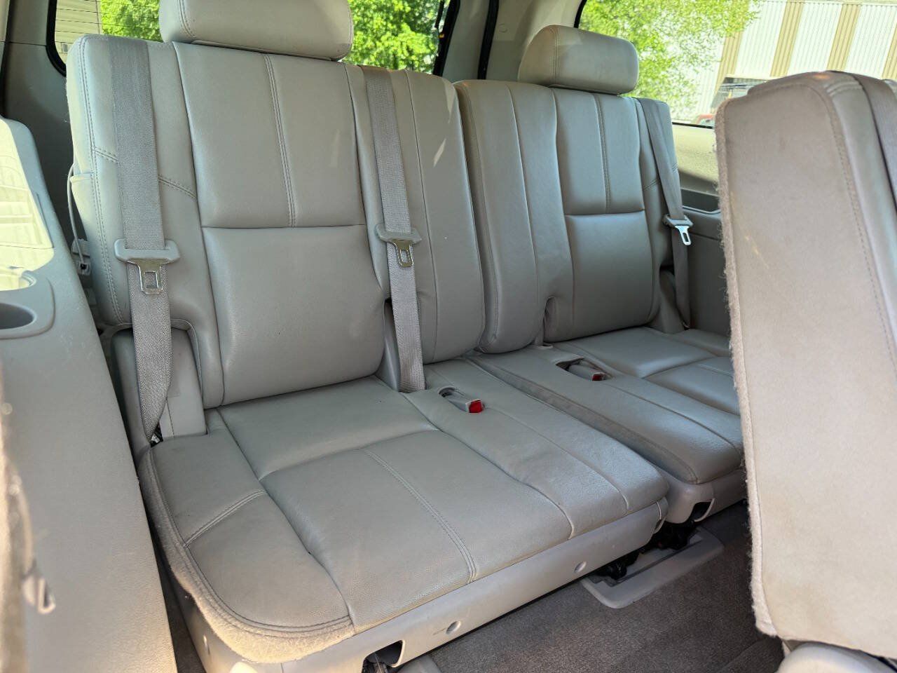 Used 2010 Chevrolet Suburban LT AWD/4WD image 32