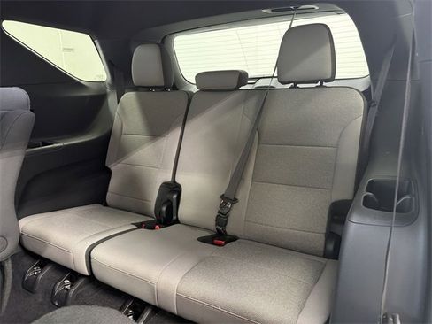 Certified 2025 Chevrolet Traverse LT image 18