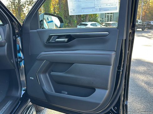 New 2026 Chevrolet Suburban RST image 12