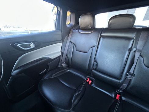 Used 2025 Jeep Compass Limited image 39