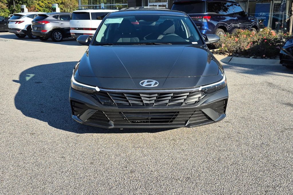 New 2026 Hyundai Elantra SE FWD image 2