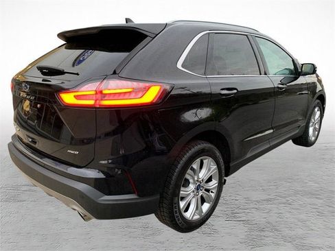 Used 2022 Ford Edge Titanium AWD/4WD image 2