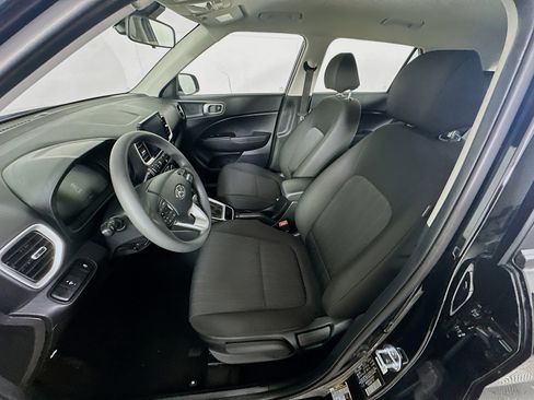 Used 2025 Hyundai Venue SE image 13