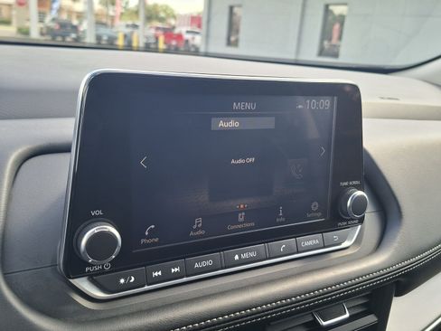 Used 2024 Nissan Rogue SV FWD image 14