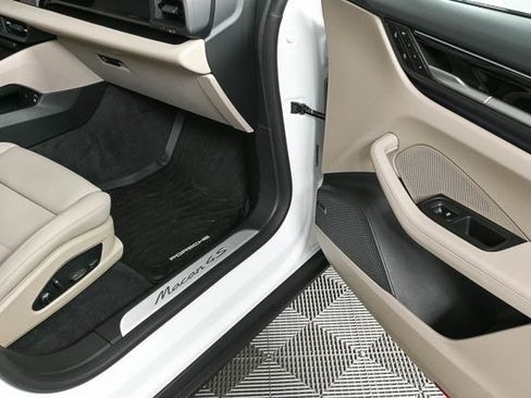 New 2025 Porsche Macan 4S Electric image 32