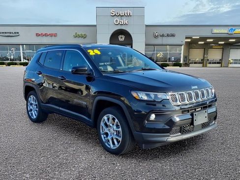 Used 2024 Jeep Compass Latitude AWD/4WD image 1