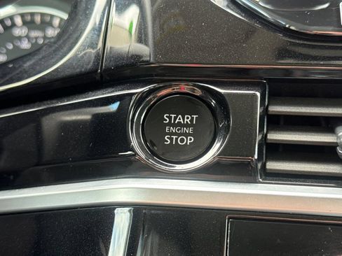 Used 2025 Nissan Pathfinder SL FWD image 22